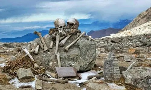 रूपकुंड झील - Roopkund Lake