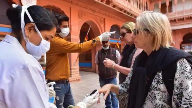 टूरिस्ट वीजा पर भारत में काम करने वाली 10 महिला समेत 17 विदेशी गिरफ्तार 