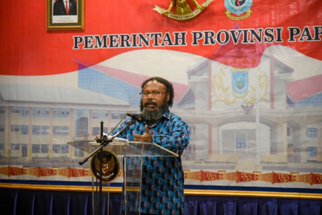 Willem Wandik Pimpin Komisi V DPR RI Tinjau Pembangunan dan Serap Aspirasi di Papua Barat.lelemuku.com.jpg