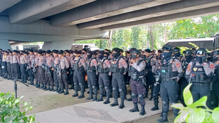 Anggota Kepolisian penanganan demonstrasi