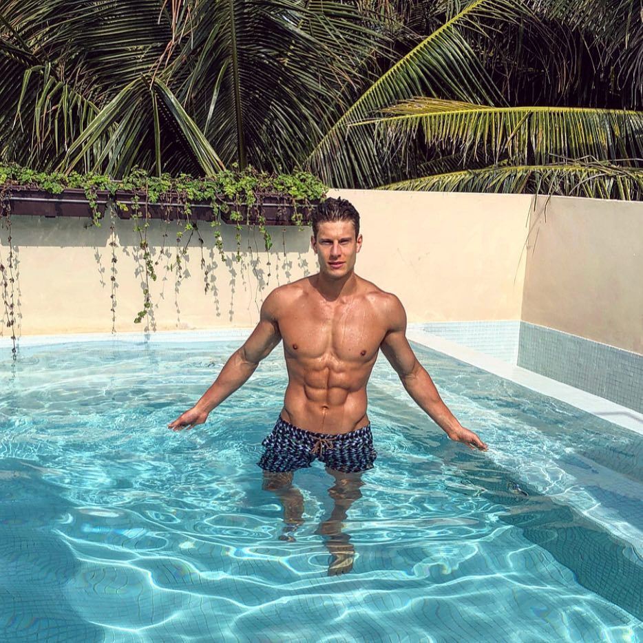 sexy-barechest-skinny-fit-pool-guy-abs