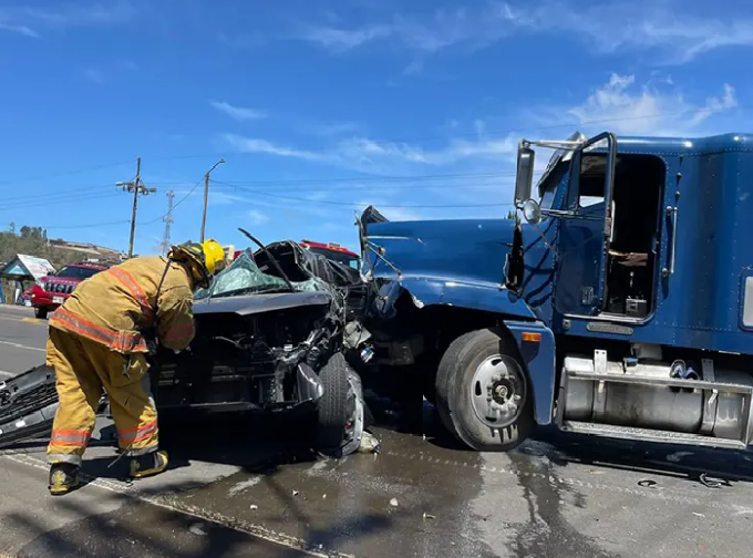 Costa Rica: Mujer muere tras chocar contra tráiler en San Ramón