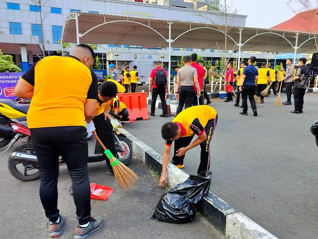 Sambut Hari Bhayangkara Ke-77 Tahun 2023, Polda Metro Jaya Bersih-bersih di Lingkungan Kerja