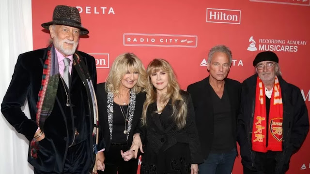Fleetwood Mac singer-songwriter Christine McVie passes away at age 79.