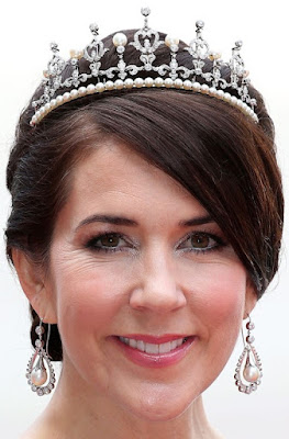 diamond necklace wedding tiara crown princess mary denmark pearl marianne dulong