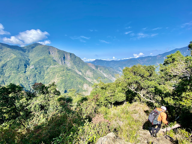 亞泥笛山下山途中