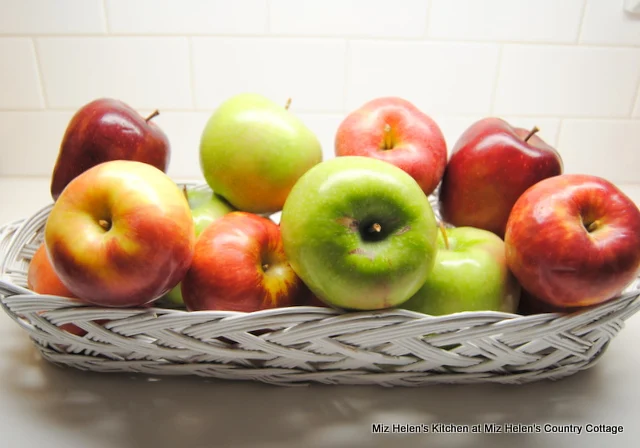 Turkey Apple Salad Sandwich at Miz Helen's Country Cottage