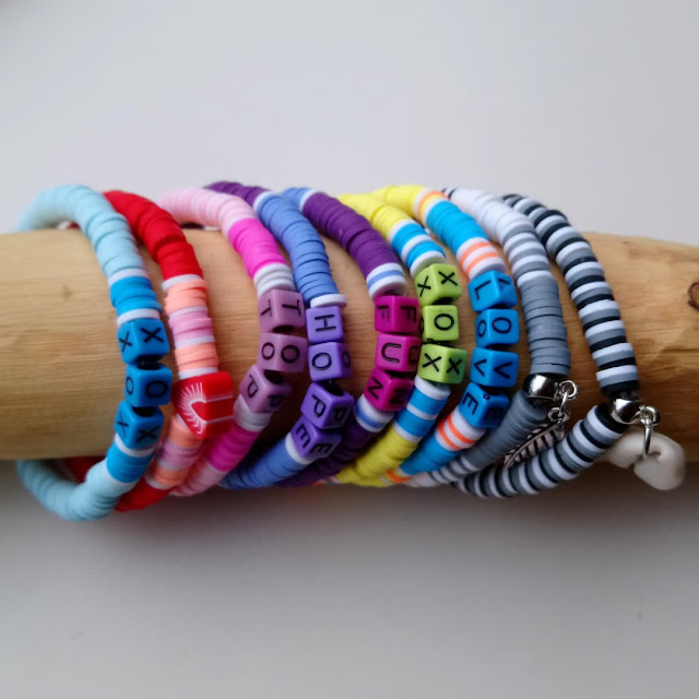 Letterkralen armbandjes met katsuki kralen set