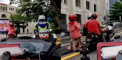 Polis Geleng Kepala Sebelum Kejar Penunggang Motosikal Langgar Lampu Merah