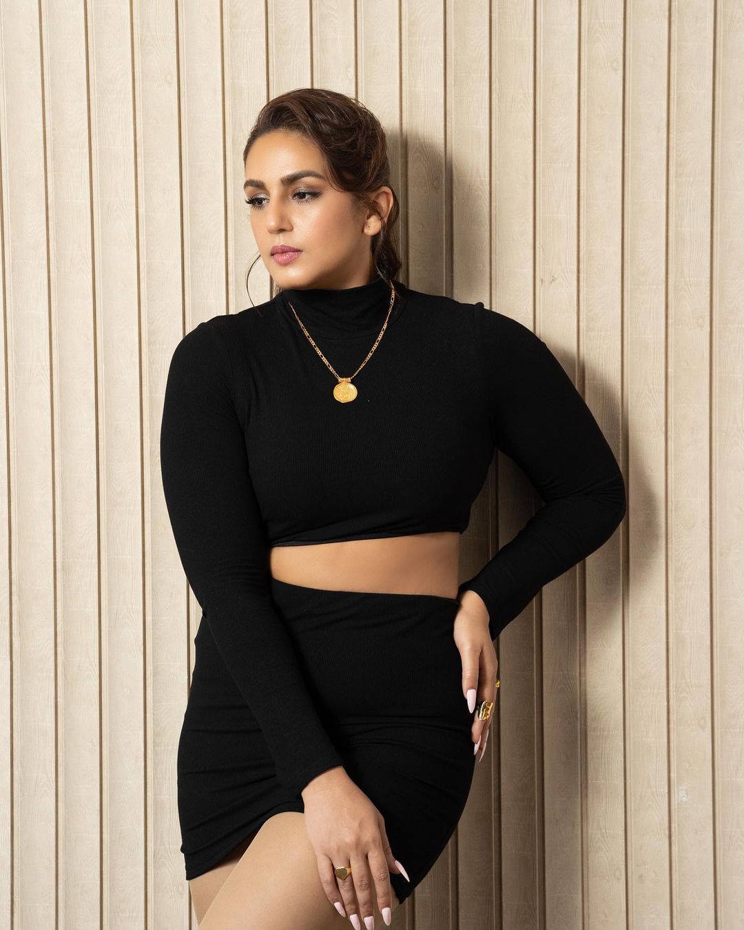 Huma Qureshi Hot IN Black Dress