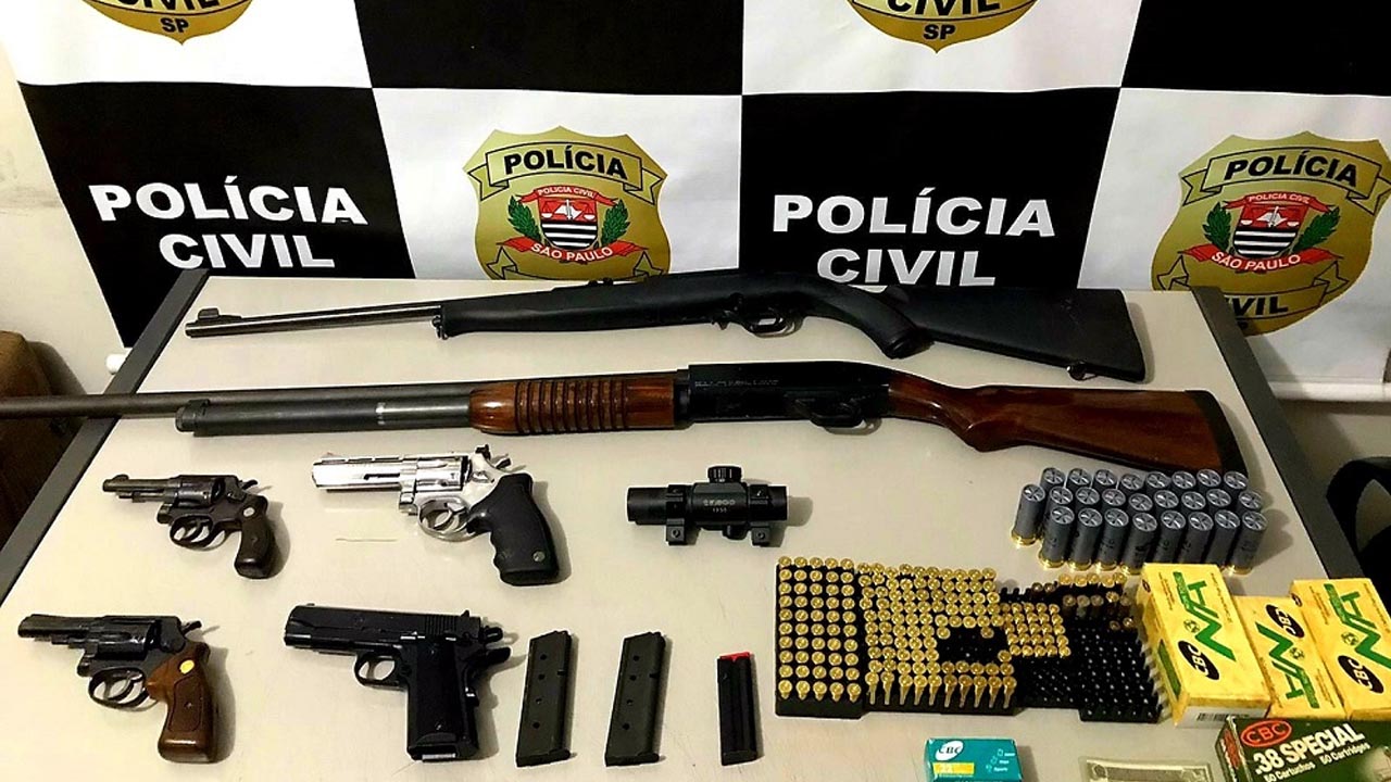 Homem é preso com seis armas e 200 cartuchos de diversos calibres em Bauru