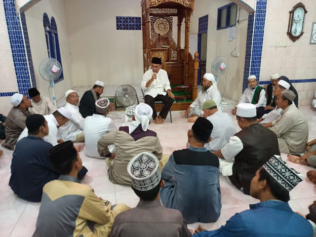 Sholat Maghrib di Masjid Raudhatul Falah, Bupati Natuna Mengajak Seluruh Jamaah Memakmurkan Masjid   Sholat Maghrib di Masjid Raudhatul Falah, Bupati Natuna Mengajak Seluruh Jamaah Memakmurkan Masjid