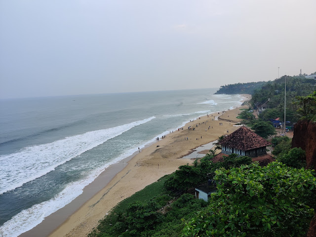 must visit places in kerala varkala beach 