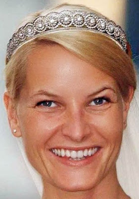 diamond daisy tiara crown princess mette marit norway garrard