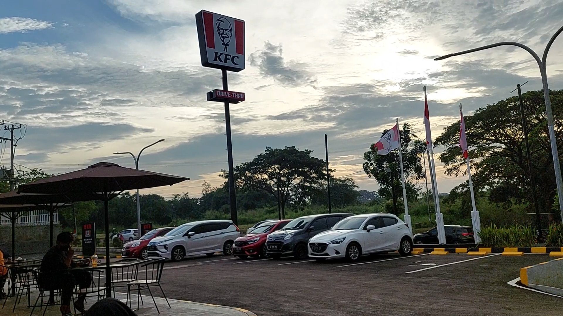 KFC di GDC Yang Baru Buka Tempatnya Nyaman Untuk Nongkrong