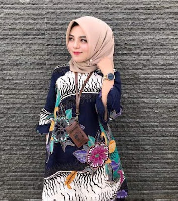 Model Baju batik untuk remaja perempuan berhijab