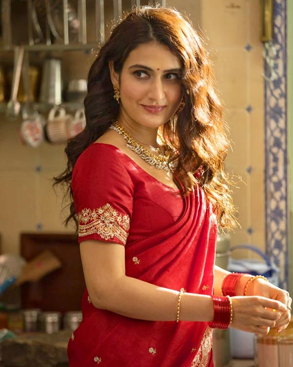Fatima Sana Shaikh saree hot bollywood actress