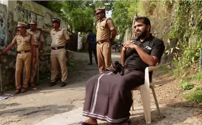 കോൺഗ്രസ്‌ മാർച്ചിനെതിരായ പൊലീസ് നടപടി; കറുത്ത വസ്ത്രമണിഞ്ഞ് ചാണ്ടി ഉമ്മന്‍റെ ഒറ്റയാള്‍ സമരം