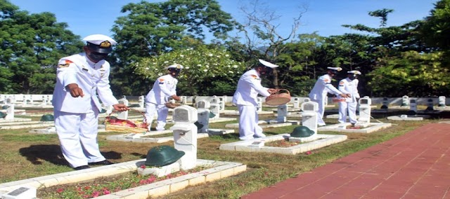Hari Armada RI Ke-76 Prajurit Yonmarhanlan X Pasmar 3 Ziarah Di Taman Makam Pahlawan Kesuma Trikora