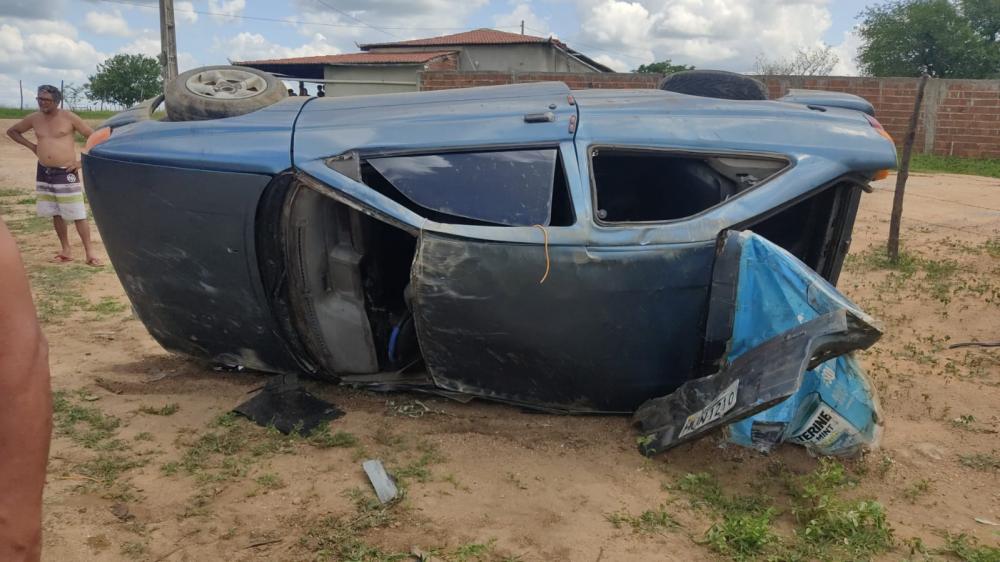 Riachoense sofre acidente de carro na zona Rural de Catolé do Rocha