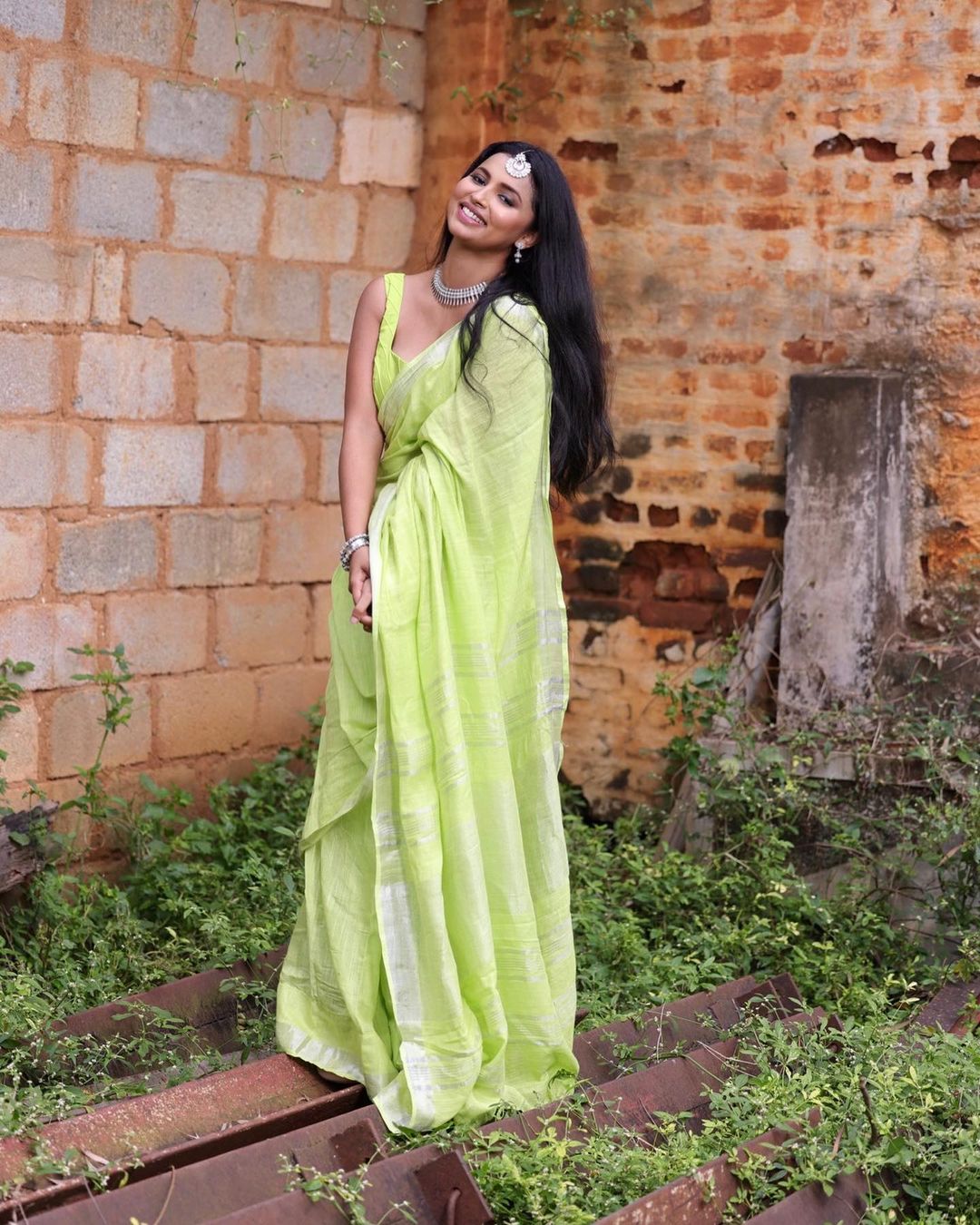 Actress Anicka Vikhraman Latest Hot Photos in Saree