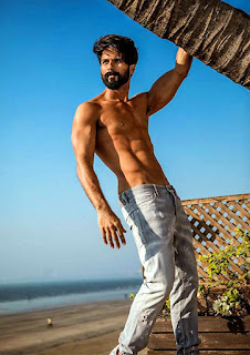 pedh ke tane ko pakde hue, full naked body exposing outdoor, sky blue jeans, abs