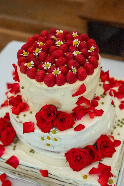 Hochzeitstorte 3 Etagen mit Schokolade, Frucht und Nuss