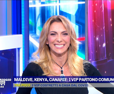 Simona Branchetti conduttrice tv Pomeriggio Cinque News 30 dicembre 2021