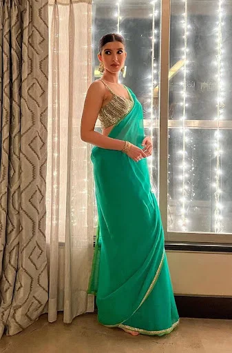 Shanaya Kapoor hot saree backless blouse