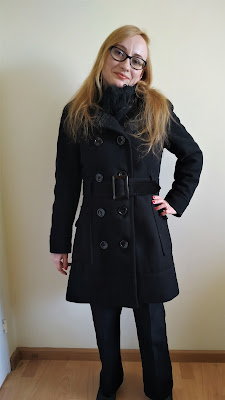 How to wear a black coat?