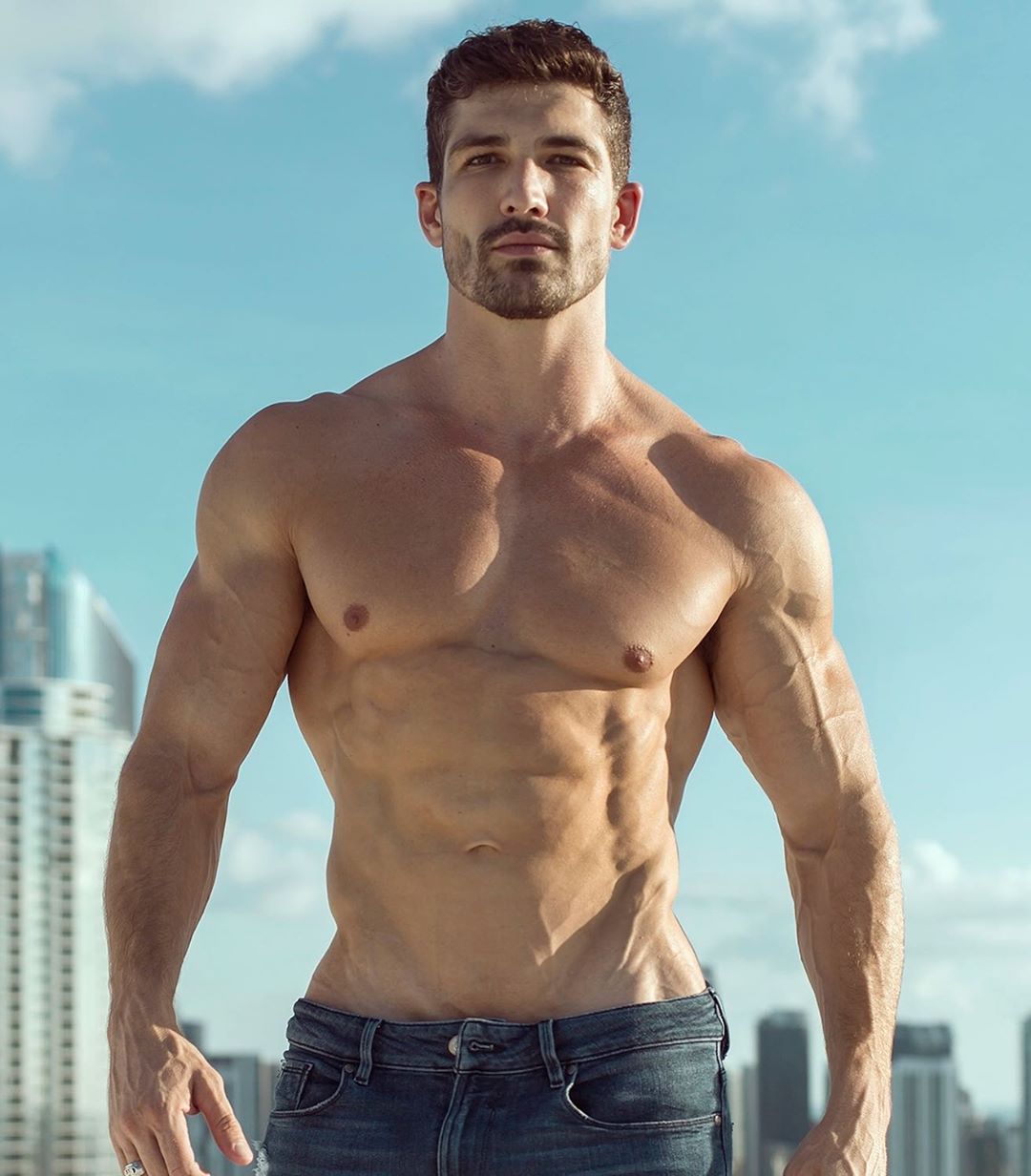 hot-shirtless-summer-hunk-dominic-calvani-strong-manly-daddy