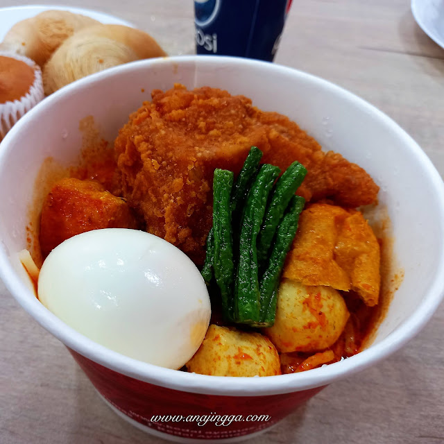 chicken curry mee kedai ayamas