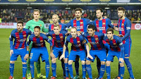 F. C. BARCELONA - Barcelona, España - Temporada 2016-17 - Ter Stegen, Mascherano, André Gomes, Busquets, Piqué; Messi, Neymar, Digne, Iniesta, Luis Suárez y Sergi Roberto - VILLARREAL C. F. 1 (Nicola Sansone) F. C. BARCELONA 1 (Messi) - 08/01/2017 - Liga de 1ª División, jornada 17 - Villarreal, Castellón, estadio de la Cerámica - Messi, en el minuto 88, sale al rescate del Barcelona, con un magistral lanzamiento de saque directo. El árbitro Iglesias Villanueva se comió dos penas máximas, una en cada área