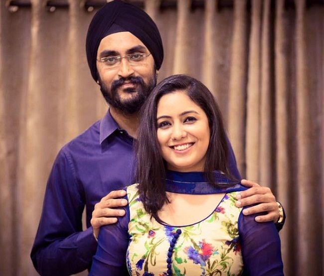 Harshdeep Kaur dengan suaminya Mankeet Singh