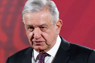 López Obrador publica decreto para que funcionarios puedan hablar de consulta