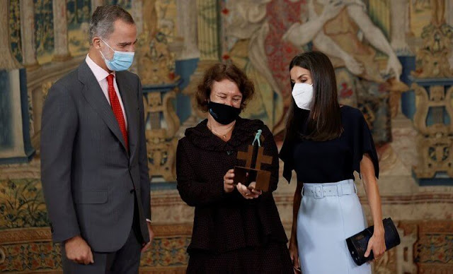 Queen Letizia wore a v-neck flared sleeves silk top by Hugo Boss. Letizia wore high waisted pencil skirt by Hugo Boss