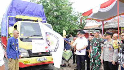 Pj. Bupati Drs. M. Firsada Melepas Pendistribusian Logistik Pemilihan Umum Tahun 2024