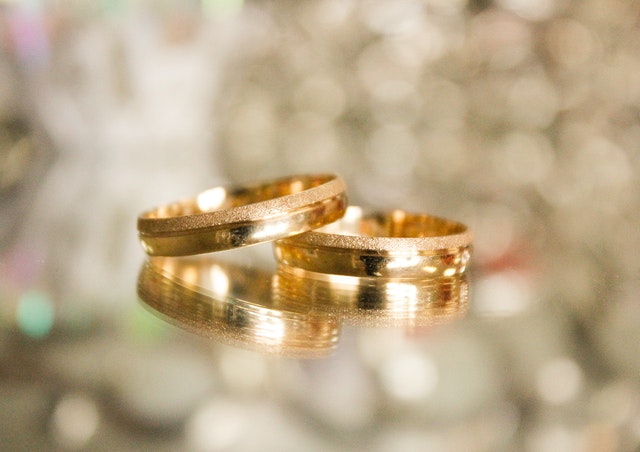 Berikut cara membersihkan perhiasan emas di rumah dengan bahan rumahan