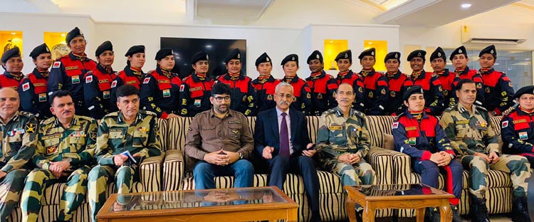 Pankaj Kumar Singh, Director General, Border Security Forces and Anuj Dua, Global Brand Head, Classic, Royal Enfield with the Seema Bhawani Shaurya expedition team