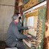 El órgano histórico de Santiago empieza a sonar tras la instalación de las primeras piezas restauradas