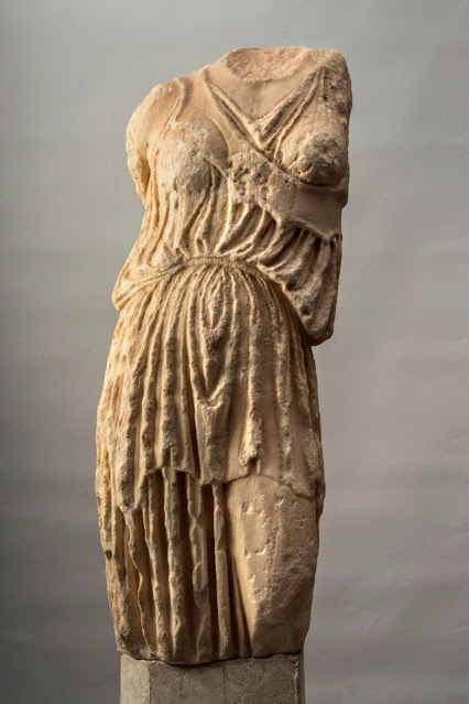 Κορμός του αγάλματος της θεάς Αθηνάς