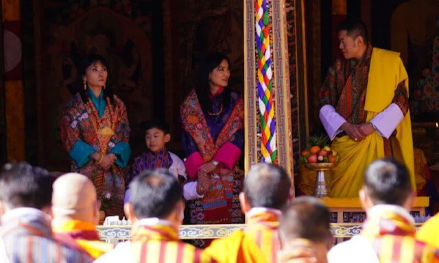 CASA REAL DE BHUTAN - Página 25 AVvXsEjuyIoNqjuZ9C3US3SO8uFyMAJUYF4xPpr3Ogg3ZYoUf0CEL44msrzynQSrd_loUofDowyoljIBwNgt7G8Xg14dlTuwwABtL4XfmVafvsJu63ytahcVG-SbVYJ5m12WqudpbqVJ92fy9Dn1AqYhdfbYoVyfK2YQtigDxoa964mFs2oHzjn0bpvvHz2Y=s640