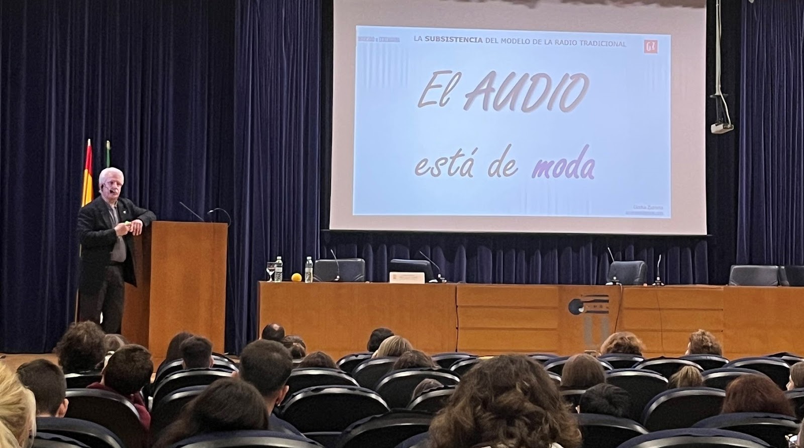 G.ZUMETA EN LA UNIVERSIDAD DE EXTREMADURA