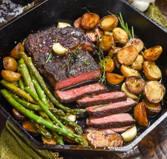 Pan-Fried Garlic Butter Steak With Crispy Potatoes And Asparagus