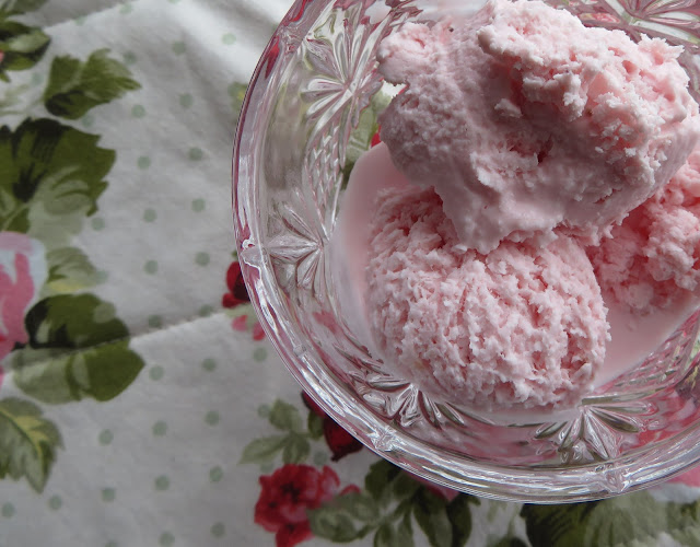 Easy Low Carb Strawberry Ice Cream