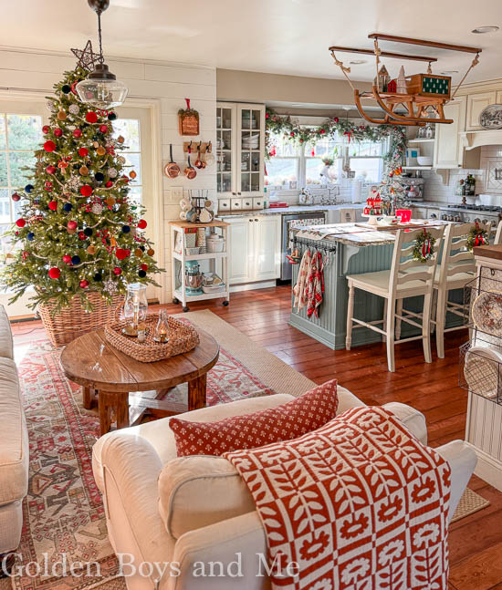 Holiday home tour with classic Christmas decor in a cottage style home - www.goldenboysandme.com