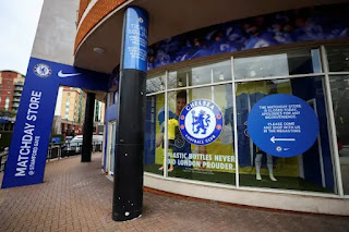 Chelsea's merchandise shop at Stamford Bridge is closed after the UK imposed sanctions on its Russian owner, Roman Abramovich, over ties to Putin [Hannah Mckay/Reuters]