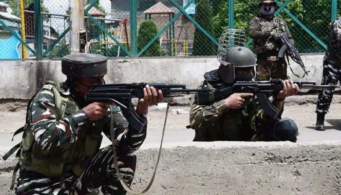 जम्मू-कश्मीर सुरक्षा बलों और आतंकवादियों के बीच मुठभेड़ में जैश का आतंकी ढेर