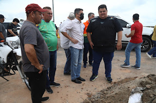 Prefeito David Almeida acompanha revitalização do entorno da Manaus Moderna e da Feira da Banana