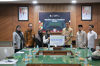 Plt. Sekda Aceh, M. Nasir menerima kunjungan Audiensi BPJS Ketenagakerjaan serta penyerahan bantuan santunan meninggal Dunia dan Bantuan Beasiswa Pendidikan kepada ahli waris H. Kamaruddin Abubakar di ruang Rapat Sekda Banda Aceh, Kamis (8/5/2025). (Foto: HO-Pemerintah Aceh).
